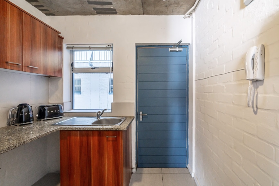 1 Bedroom Property for Sale in Woodstock Western Cape
